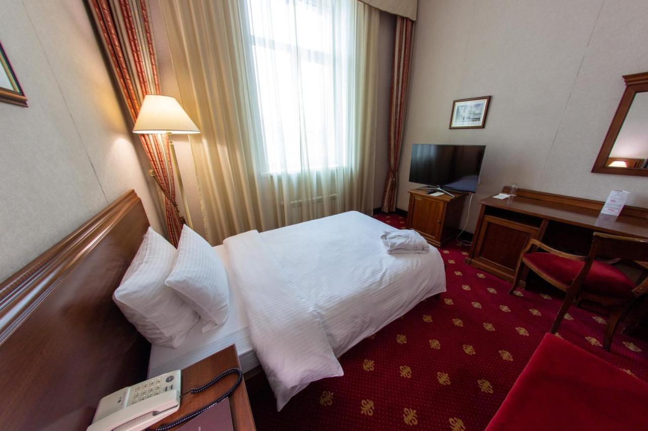 Grand Tien Shan Hotel Almaty Exterior photo