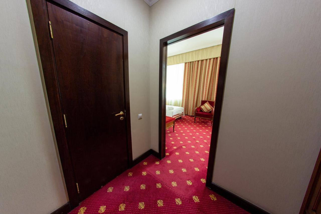 Grand Tien Shan Hotel Almaty Exterior photo