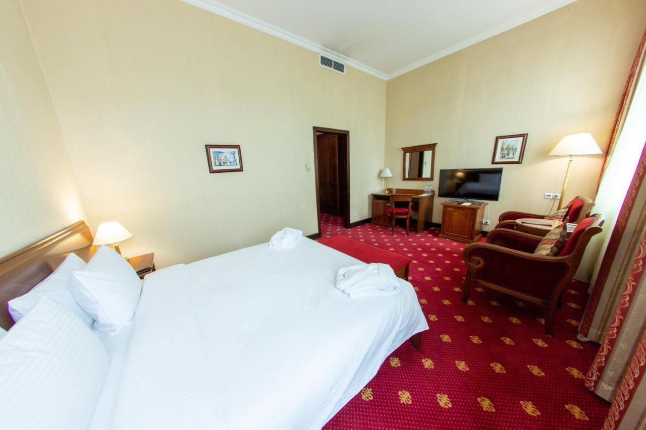 Grand Tien Shan Hotel Almaty Exterior photo