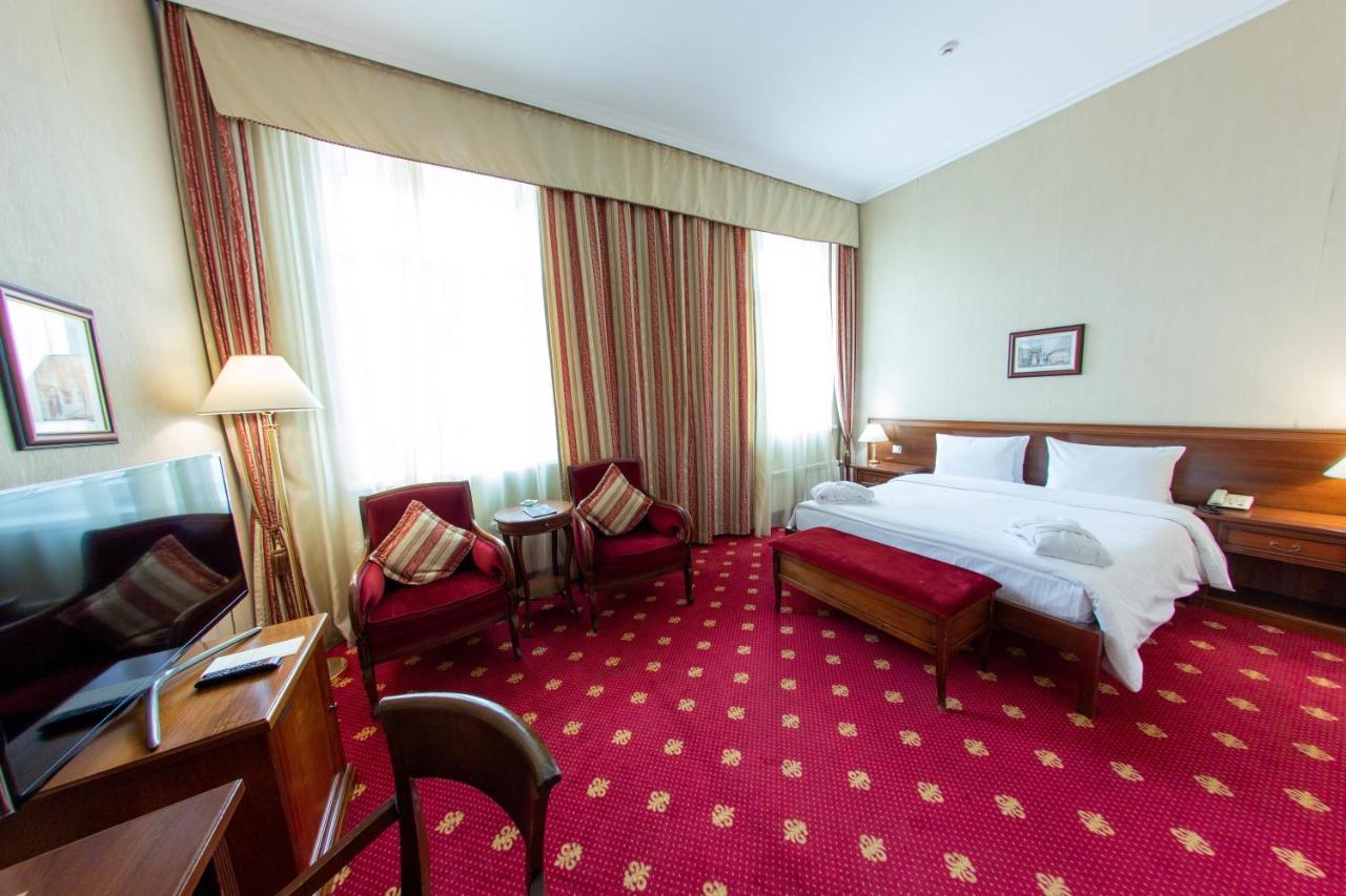 Grand Tien Shan Hotel Almaty Exterior photo