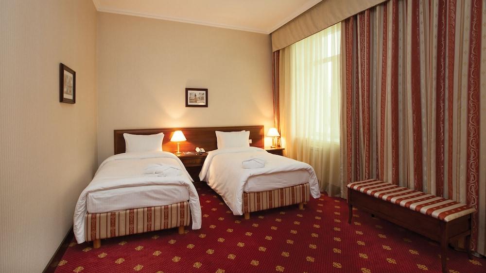 Grand Tien Shan Hotel Almaty Exterior photo