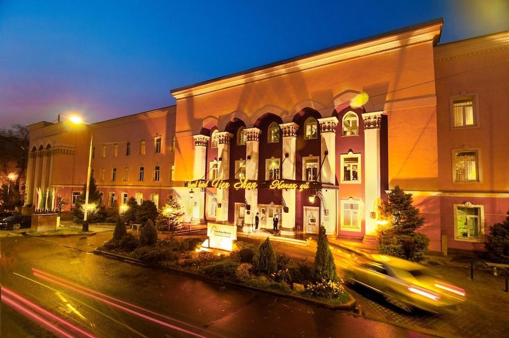 Grand Tien Shan Hotel Almaty Exterior photo