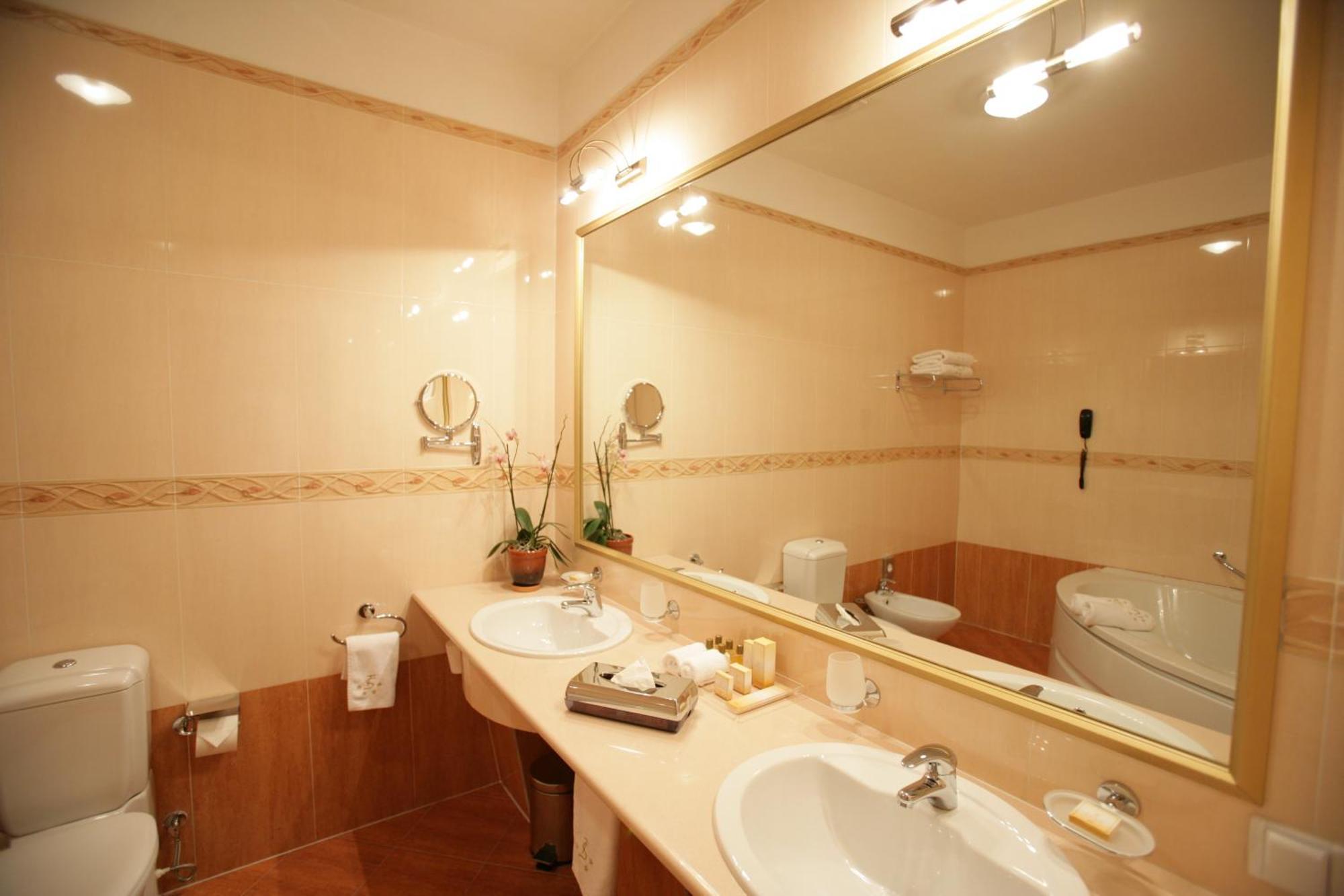 Grand Tien Shan Hotel Almaty Room photo