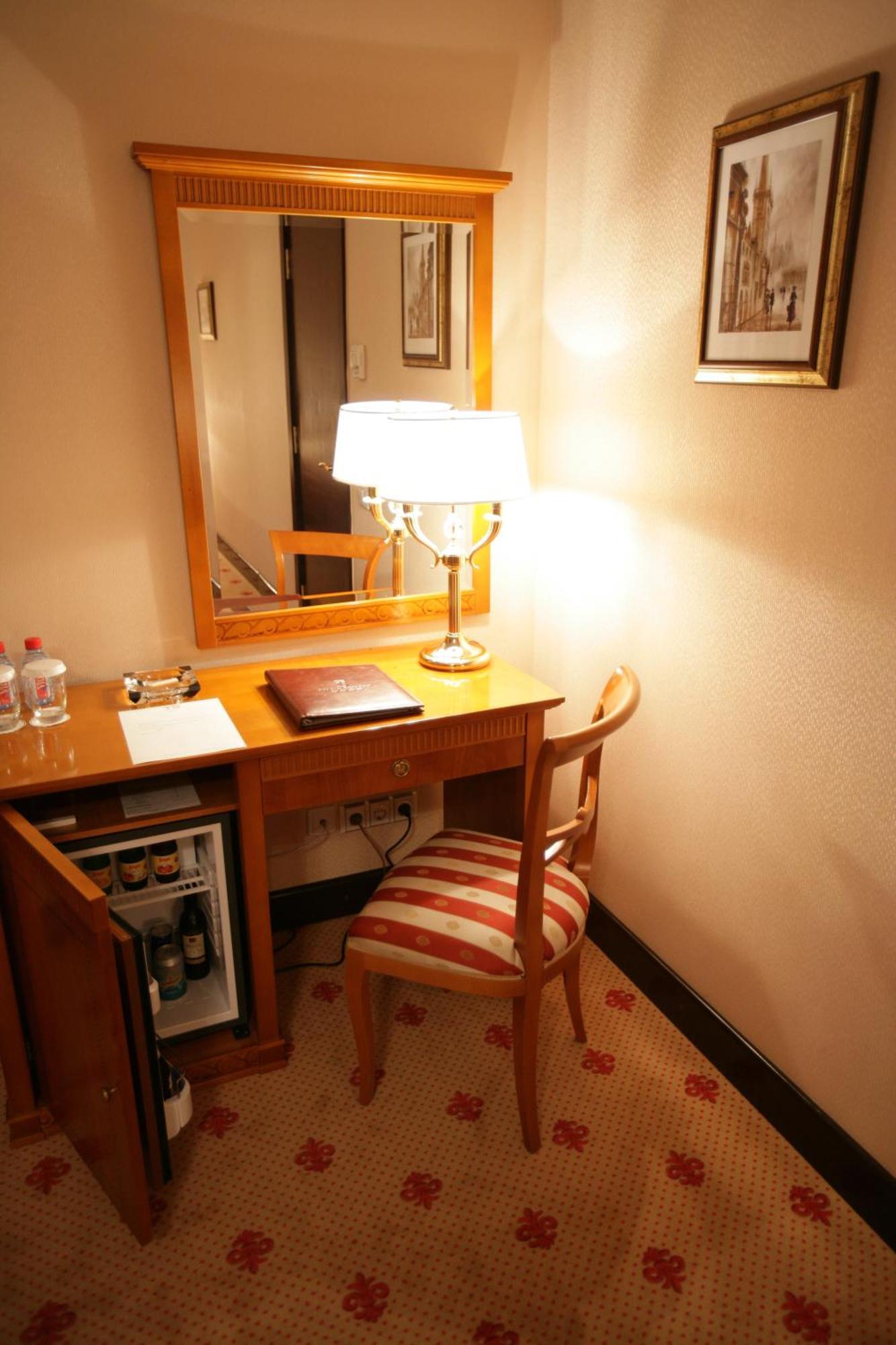 Grand Tien Shan Hotel Almaty Room photo