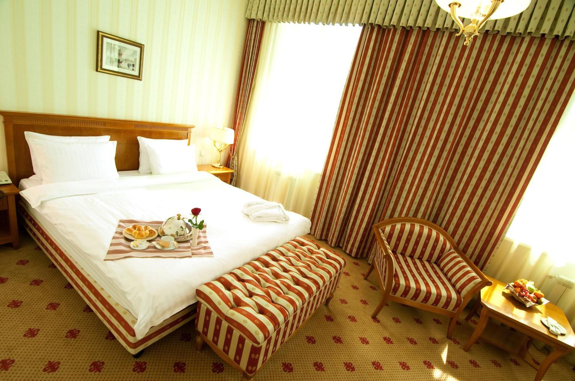 Grand Tien Shan Hotel Almaty Room photo