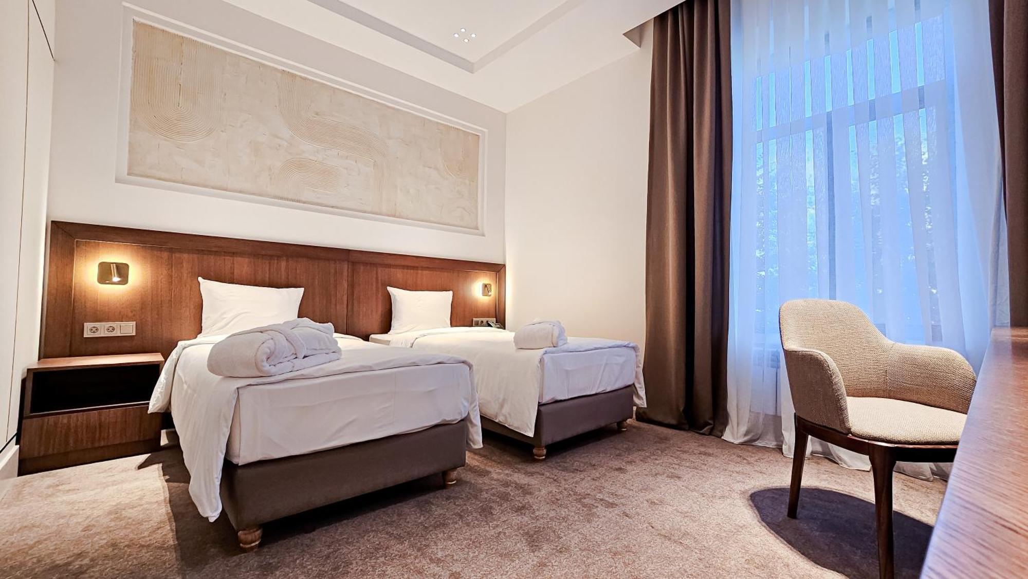 Grand Tien Shan Hotel Almaty Exterior photo