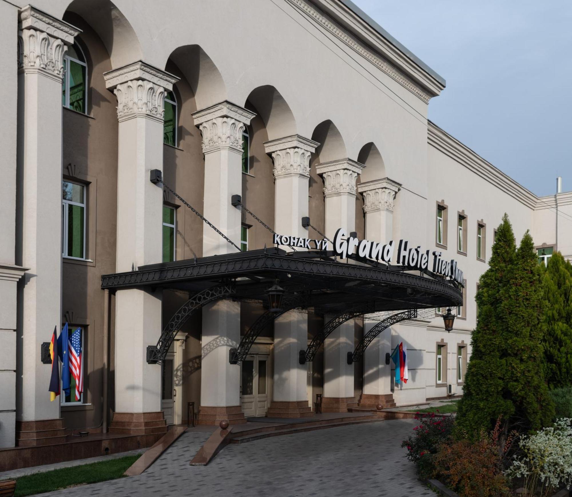Grand Tien Shan Hotel Almaty Exterior photo